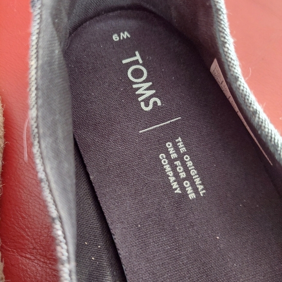 TOMS Gray Polka DOT Slip-On Sneakers Sz 9 Women - Picture 4 of 7